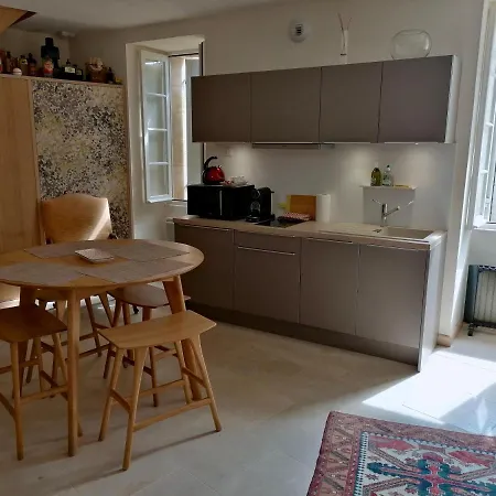 12 Rue Des Ecoles Hébergement de vacances