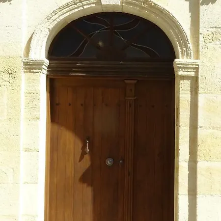 12 Rue Des Ecoles