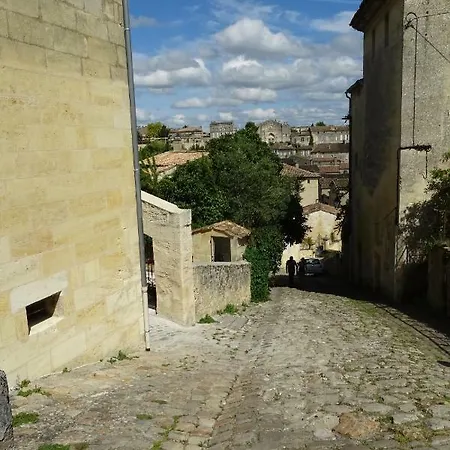 12 Rue Des Ecoles *