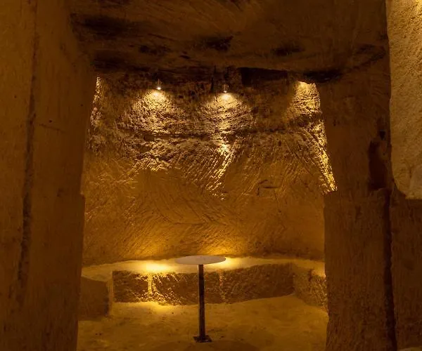 12 Rue Des Ecoles * Saint-Émilion